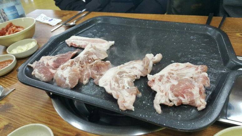 김치찌개뒷고기 이미지